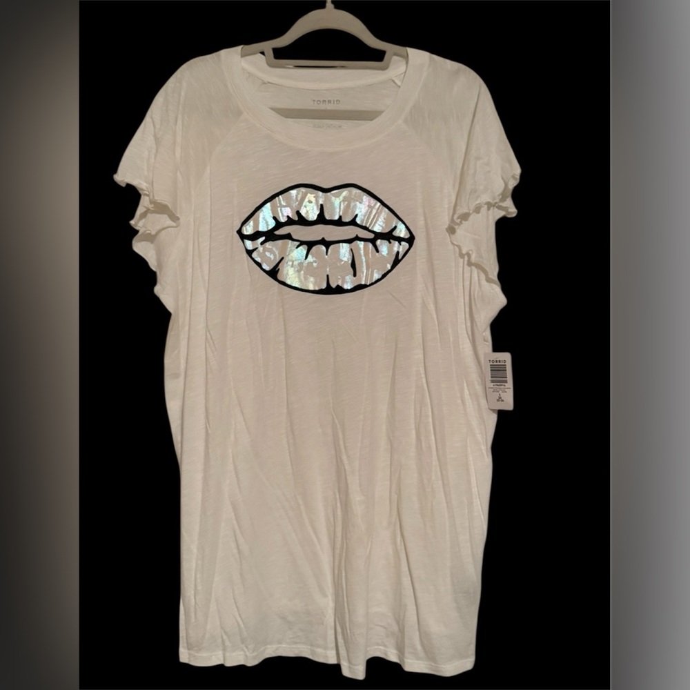 Torrid White Sequin Lip Graphic Tee